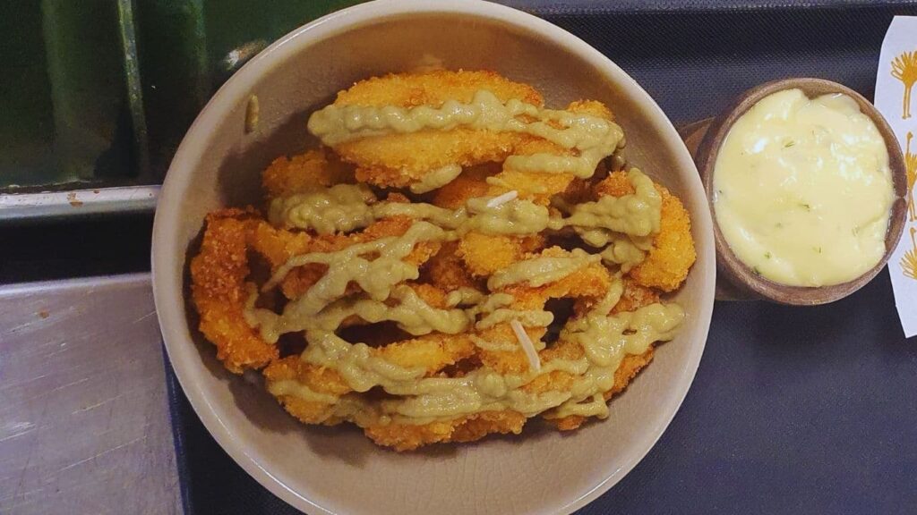 such as "crispy fried calamari with lemon and marinara sauce